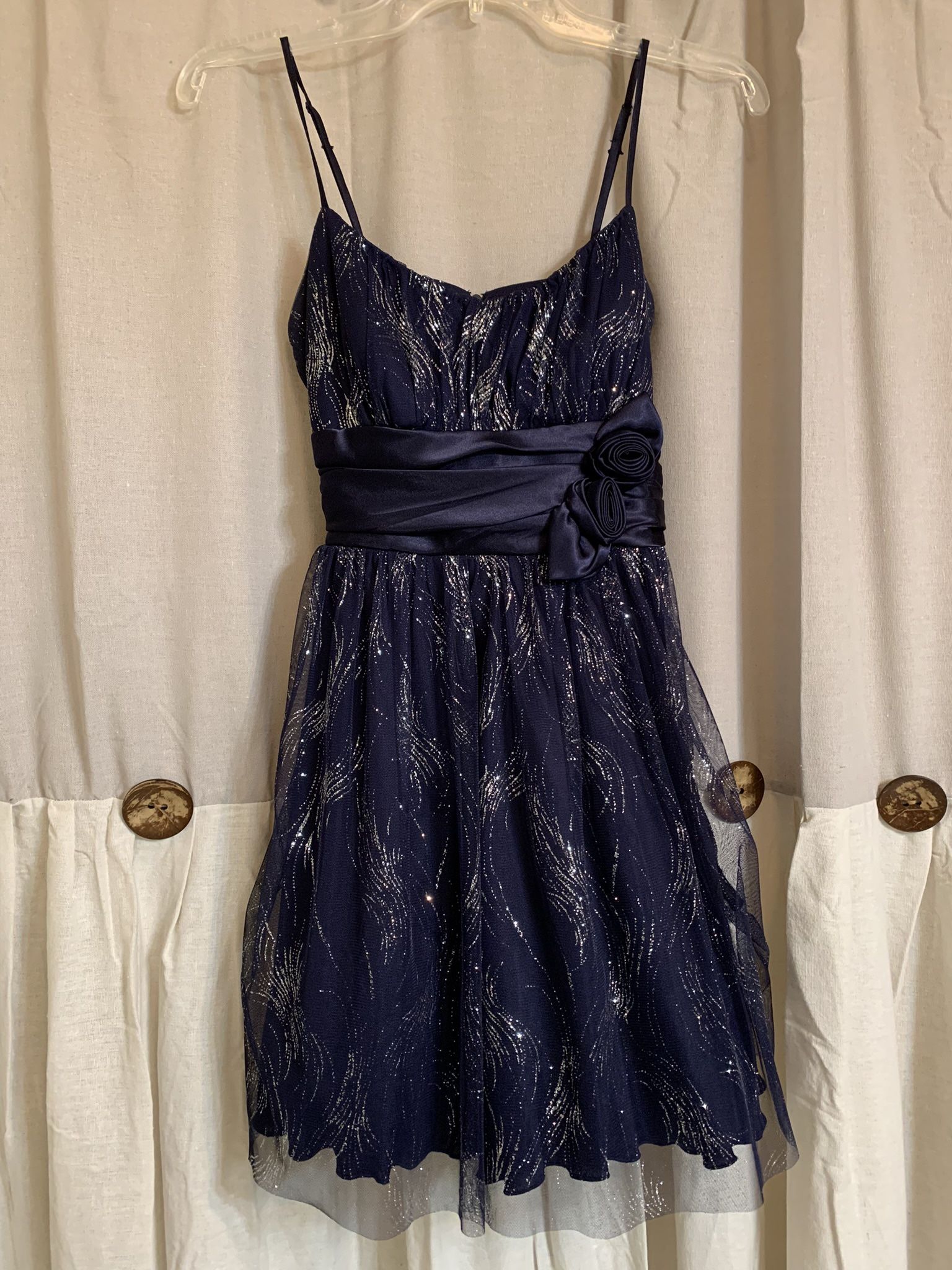 Semi formal dress. B. Smart Sz 7