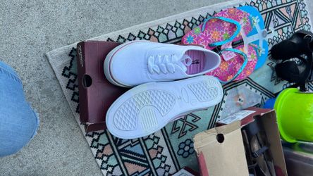 New Arizona Tenis Shoes Size 3