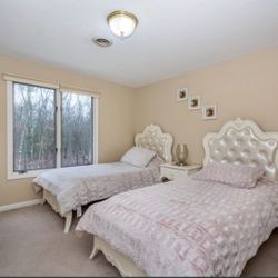 Twin Bed Room 