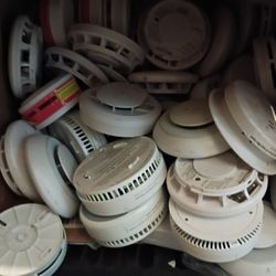 30pc Smoke Detectors Some With Carbon Monoxide All Different Brands Come With Cameras