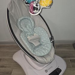 MamaRoo 4 baby swing