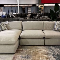 OM• $38 Initial • Brand New// Elyza 3 Piece Couch// Sectional 