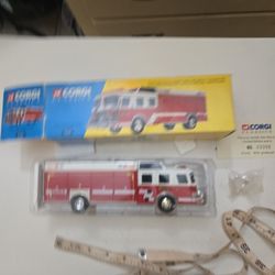 CORGI CLASSIC CYCLONE II RESCUE 52201 FIRE TRUCK 