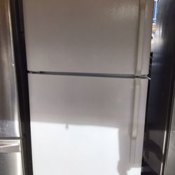 Hotpoint Top- Freezer Refrigerator 