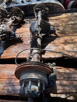 2008 / 2013 Chevrolet Suburban 2500 differential parts