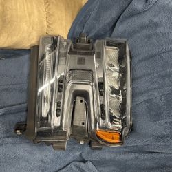 2019 2022 Chevy Silverado 1500 driver side headlight