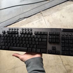 Logitech G915 Y-R0069 Black Wireless Clicky RGB Mechanical Gaming Keyboard-USED
