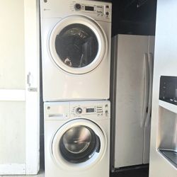 Washer and Dryer (Gas) Newer GE Excellent condition! Delivery Available!