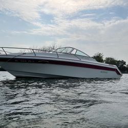 1993 Rinker 230 Festiva Cuddy