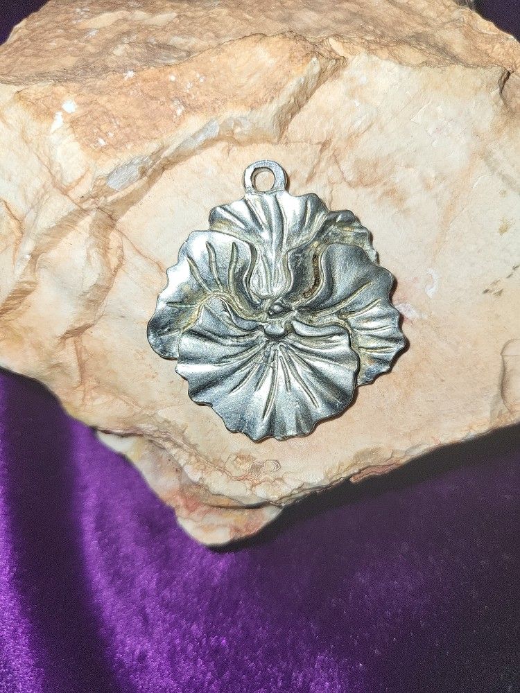 Pewter Pendant. Hibiscus