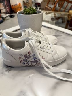 Sneakers Size 8