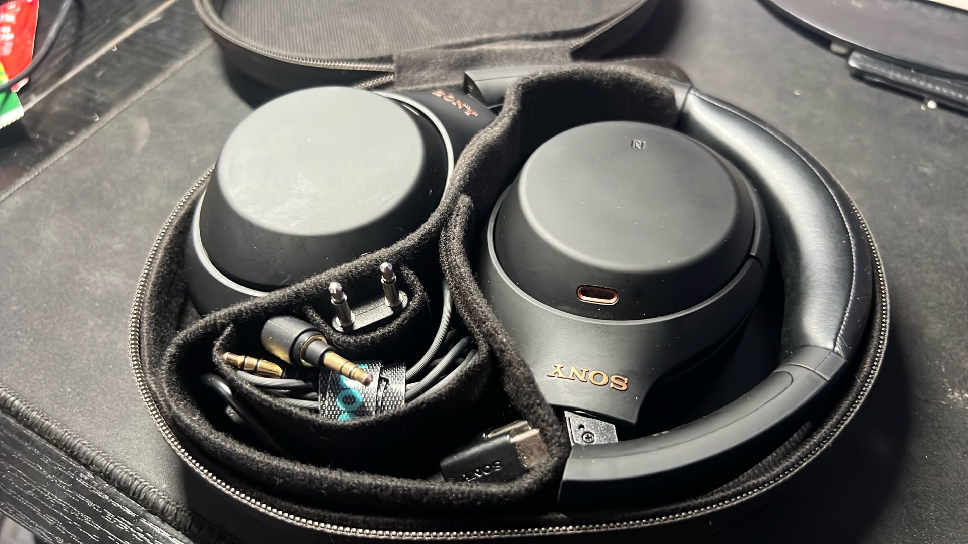 wh-1000xm4 premium wireless noise canceling headphones black