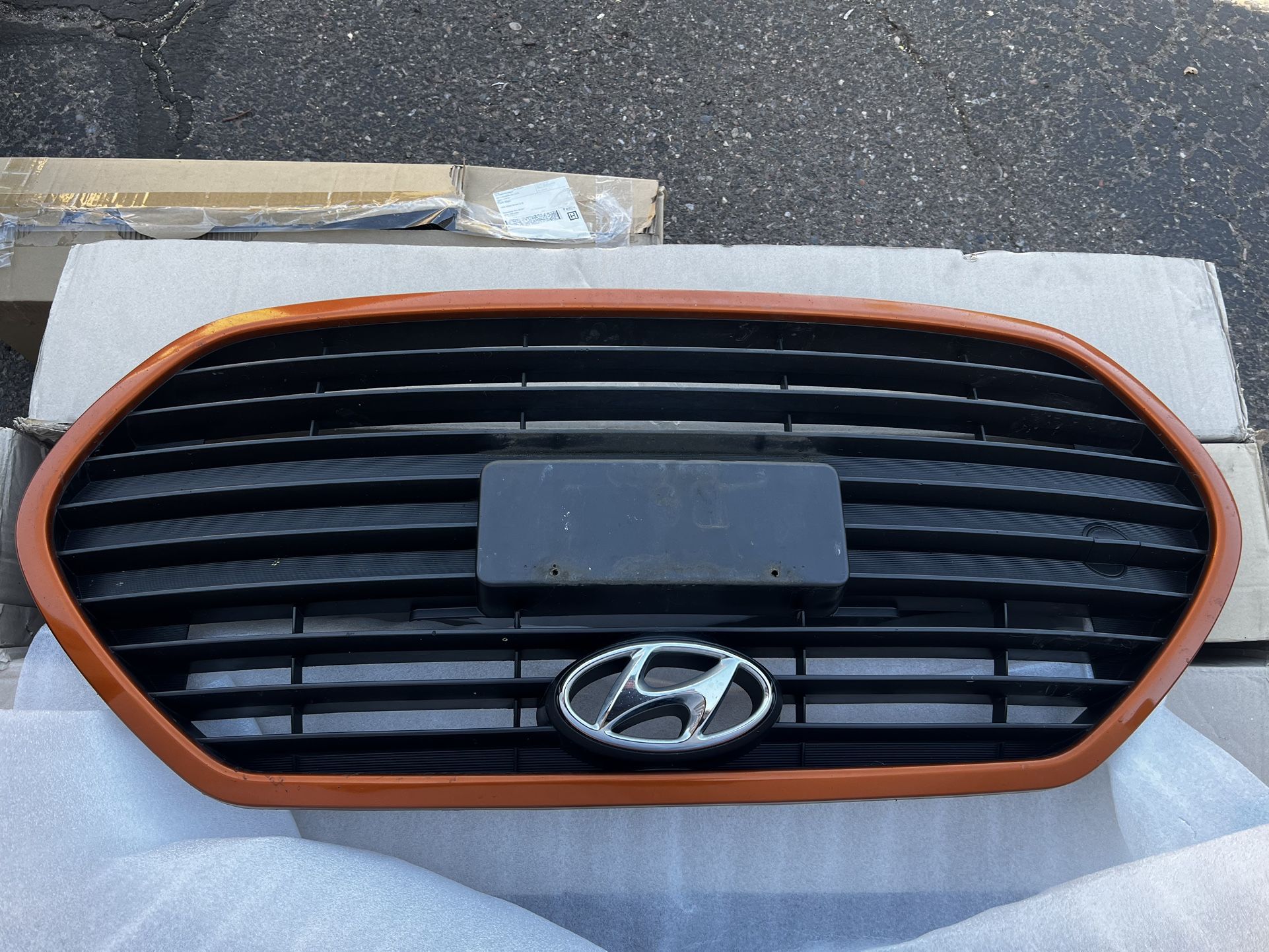 2013 Hyundai Veloster Front Grill