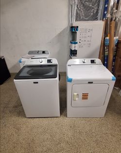 Maytag
Top-Load Washer & Gas Dryer