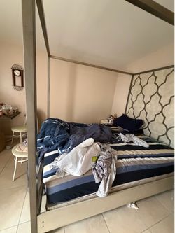 Free queen bed with mattress
