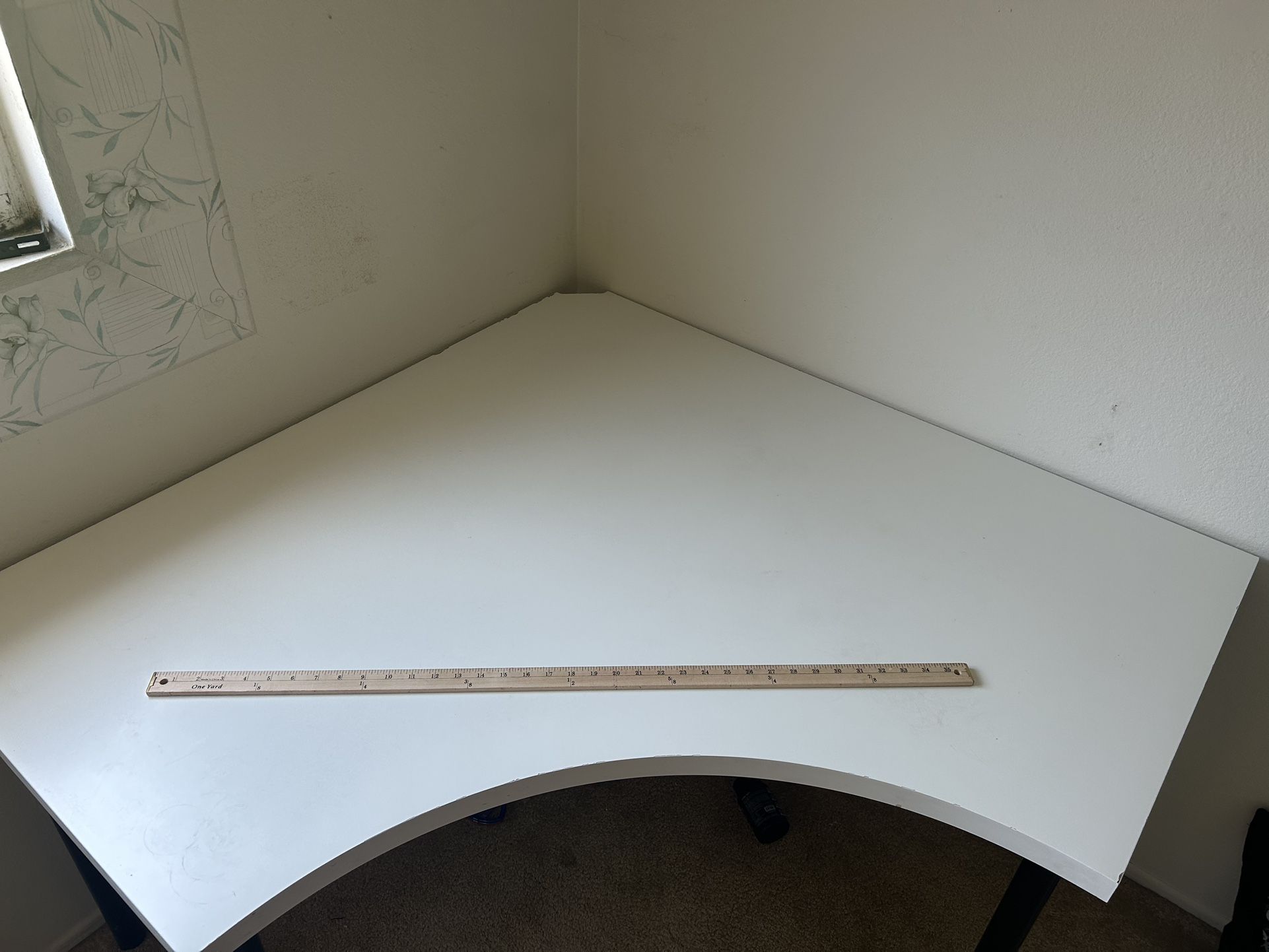 Free - Corner Table