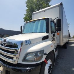 Hino 268.  .....automatic 300000 Millas 28 Feeet