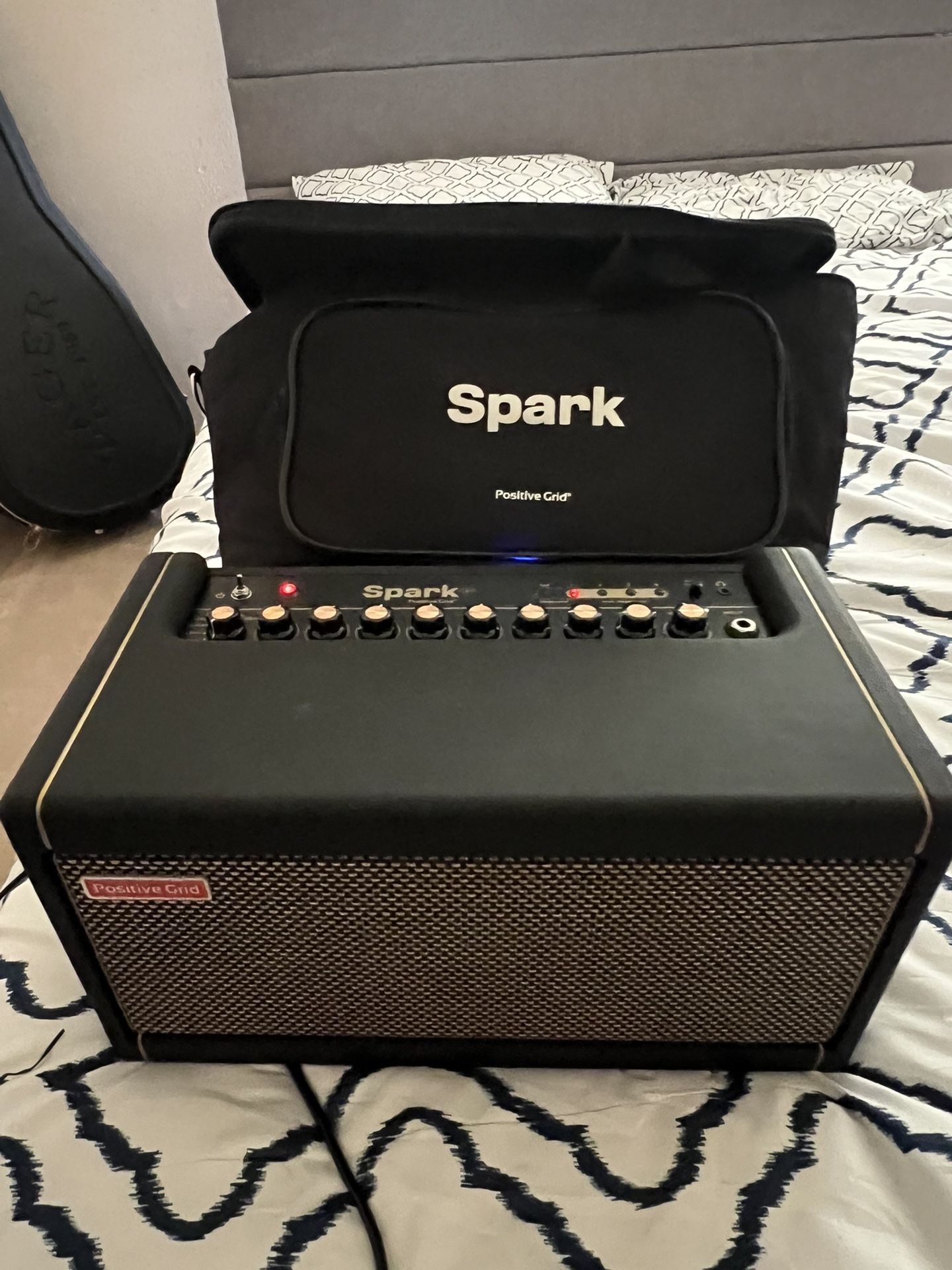 Spark Positive Grid Guitar Amplifier + Case