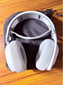 Corsair HS80 Headphones
