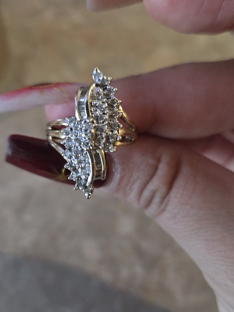 10k Ring With 29 Diamonds 
