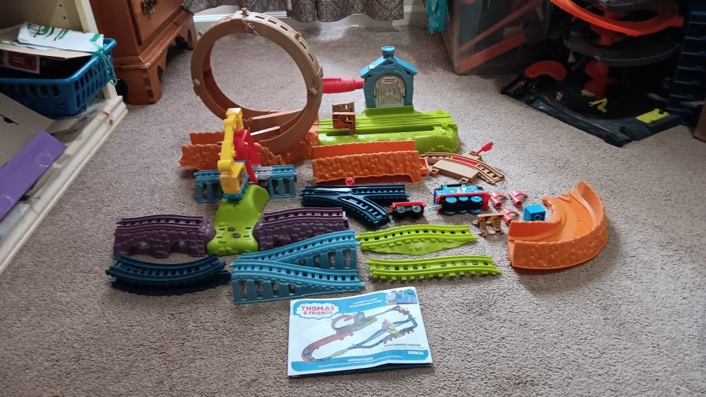 Thomas & Friends Toy Train Set Loop & Launch Maintenance Yard