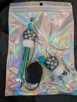 Beaded badge real and pen set