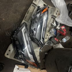 19-24 RAV4 Headlights 