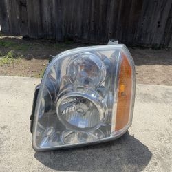 2012 GMC Yukon Driver Side Headlight