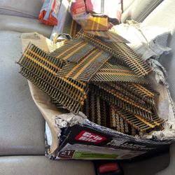 Clavos De 2 3/8 Ochos Y De 3 Pulgadas