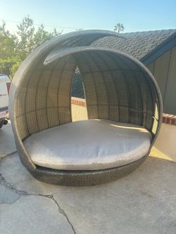 Stylish Pool/Yard Shaded lounge Bed or