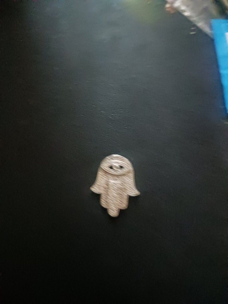 Diamond Hamsa Pendant Visible Size