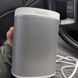 White Sonos Play: 1 Bluetooth Speaker - Works In Excellent Condition 
