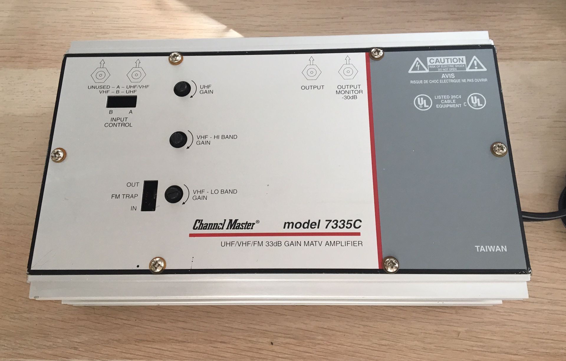 Channel Master VHF-UHF amplifier model 7335C