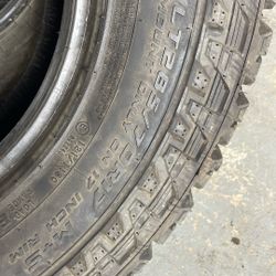 Llanta 285/70 R17.  Nomas Una. 