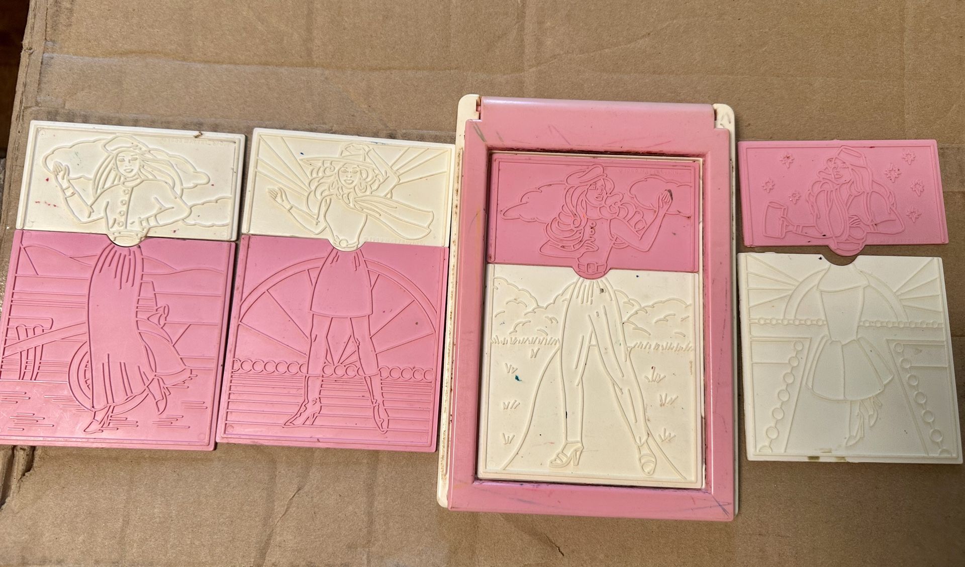 VINTAGE BARBIE SKETCH COLORING TOY FRAME AND 8 INTERCHANGEABLE PLATES ART GIRLS PRETEND PLAY OUTFITS