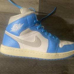 White, blue and gray mid SE air  jordan size 9