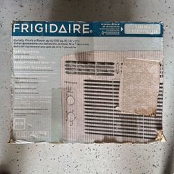 Frigidaire FFRA0511R1 5,000 BTU Window-Mounted Air Conditioner