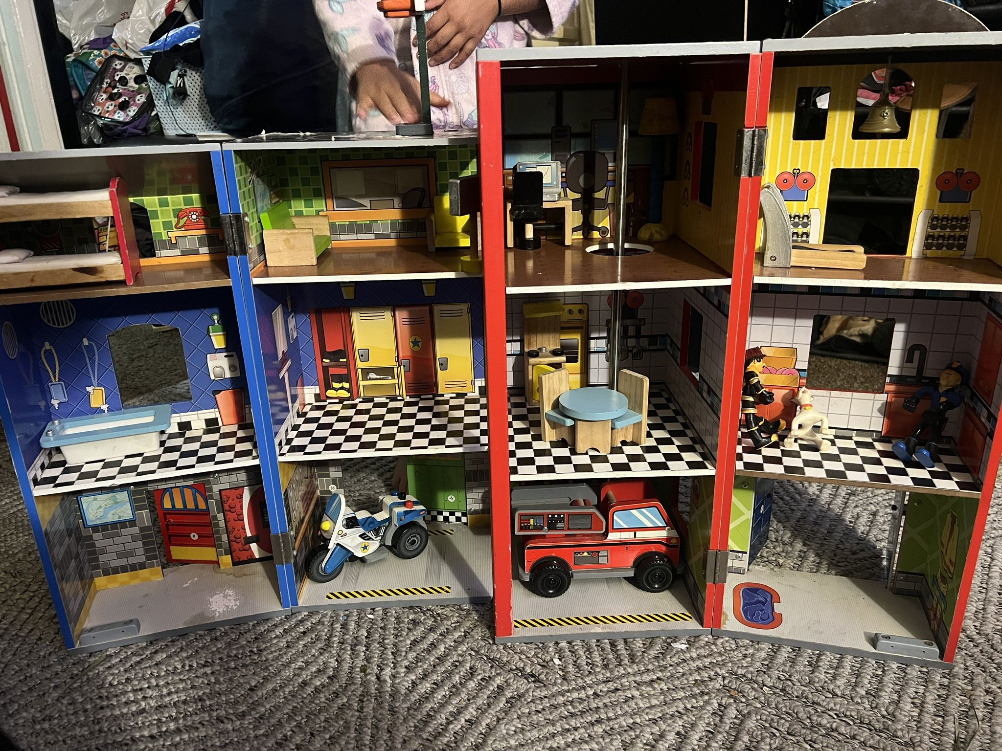 KidKraft Everyday Heroes Wooden Playset, Story with 26