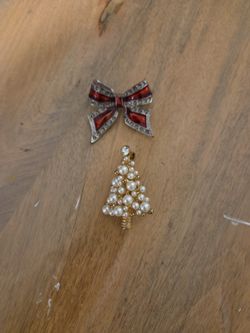 2 Vintage Christmas Pins Brooch Estate Jewelry