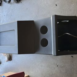 Subwoofer box with speaker