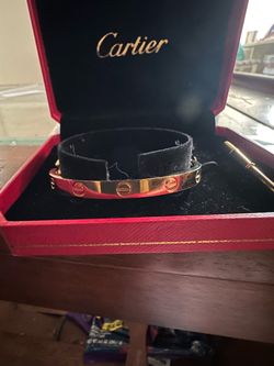 Cartier bracket with screwdriver