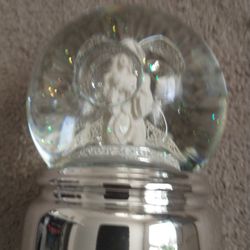 Snow Globe Angel 