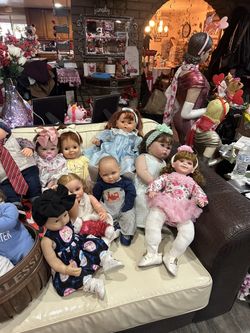 Beautiful dolls lots of dolls large baby dolls