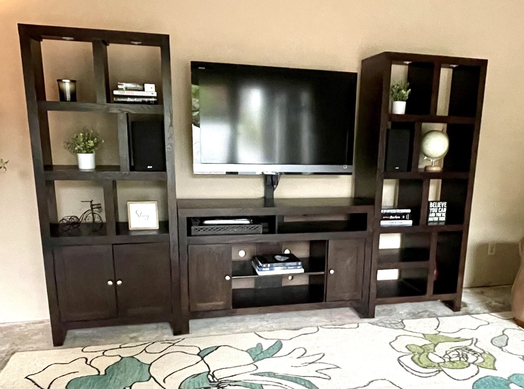 WHALEN FURNITURE TV ENTERTAINMENT CENTER
