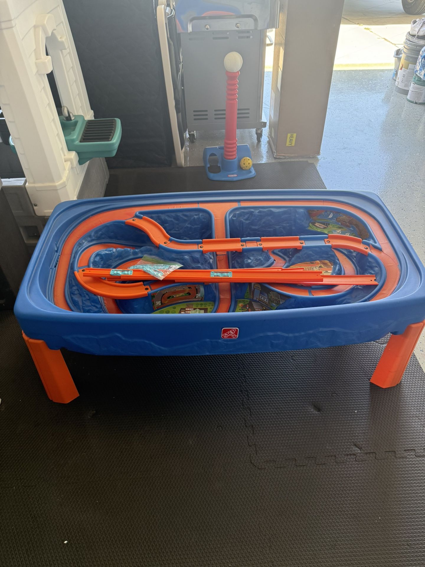 Step2 Hot Wheels Race Car & Track Play Table