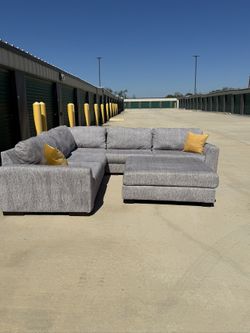 Regent Park Sectional + Ottoman