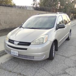 Toyota Sienna 2005 Excellent Condition $4700