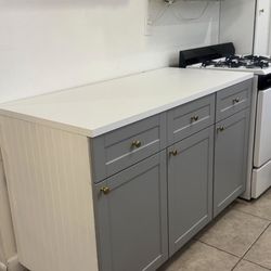 Apartment Kitchen Cabinet / Island