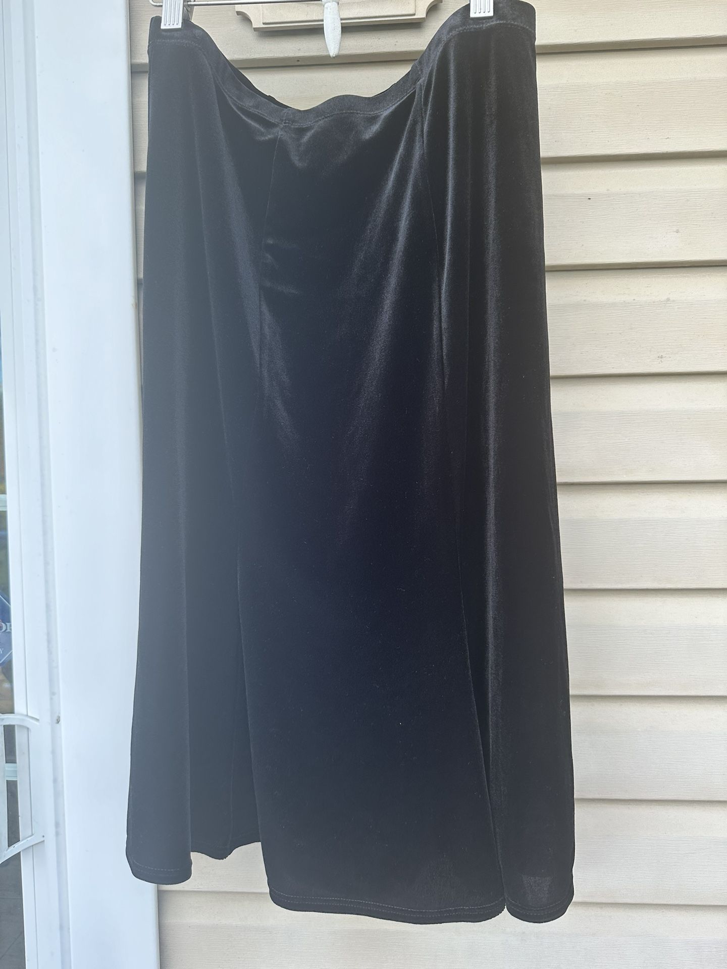 Elementz Black A-Line velour feel MISSES SKIRT. Size Small. Versatile!
