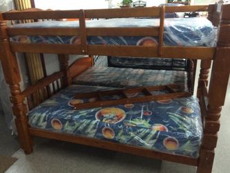 Twin / twin bunk bed with mattresses